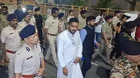 রাতের শহরের নিরাপত্তা খতিয়ে দেখতে পথে বিধায়ক, কথা বললেন সাধারণ মানুষের সঙ্গে