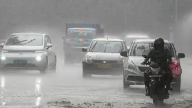 Kerala Monsoon Update: കാലവര്‍ഷം കനക്കുന്നു: മധ്യകേരളത്തില്‍ കനത്ത മഴയ്ക്കും ശക്തമായ കാറ്റിനും സാധ്യത; ജാഗ്രതാ നിര്‍ദേശമെത്തി