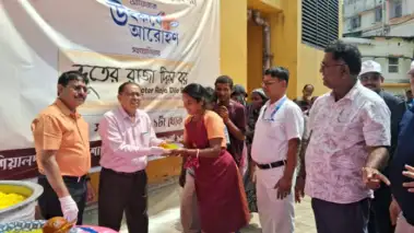 বিশ্ব ক্ষুধা দিবসে শিয়ালদহে অসহায় মানুষের পাশে 'উৎকর্ষে আরোহণ'
