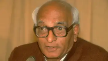 मधु दंडवते : क्रिकेट खेळण्यासाठी मुंबईत आलेला मुलगा देशाचा रेल्वेमंत्री झाला