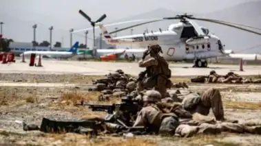 US-Iran War: शांति वार्ता के बीच अमेरिका की बड़ी सैन्य कार्रवाई, रातभर बरसे बम, ट्रंप ने खारिज किया ईरान-ओमान डील का दावा