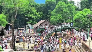 കൊട്ടിയൂരിലേക്ക് വൻ ഭക്തജനപ്രവാഹം