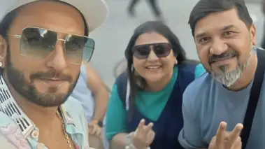 ಡಾನ್ 3 ವಿವಾದದ ಬೆನ್ನಲ್ಲೇ ರಣವೀರ್ ಸಿಂಗ್ ಸಖತ್ ಕೂಲ್: ಬುಡಾಪೆಸ್ಟ್ ಕಾಫಿ ಶಾಪ್‌ನಲ್ಲಿ ಅಭಿಮಾನಿಗಳ ಜೊತೆ ಸೆಲ್ಫಿ ಧಮಾಕಾ
