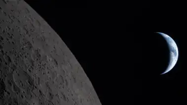 চাঁদের দক্ষিণ মেরুর গহ্বরে ভূগর্ভস্থ বরফ বা জলভাণ্ডার থাকার ইঙ্গিত মিলেছে