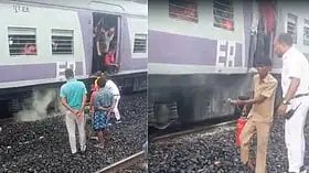 শিয়ালদহগামী বনগাঁ লোকালে ধোঁয়া, আতঙ্ক সংহতি স্টেশনে