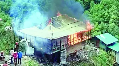 शाक्टी में मकान राख, लाखों का नुकसान - Divya Himachal
