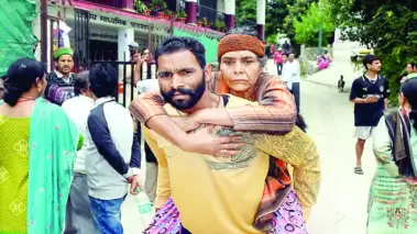 बूथों पर मतदाताओं की लंबी कतारें - Divya Himachal