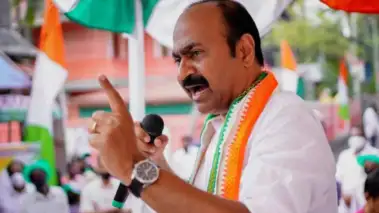 केरल में CM के खिलाफ पोस्ट की, प्रिंसिपल पर गाज गिर गई