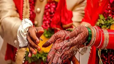 पैसे कमावण्यासाठी थेट बायकोचंच लग्न लावून दिलं.