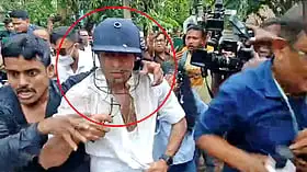 সোনারপুরে অভিষেককে 'চোর' স্লোগান, মারধরেরও অভিযোগ, ধস্তাধস্তিতে ছিঁড়ল জামা, ছোড়া হলো ডিম-জুতোও