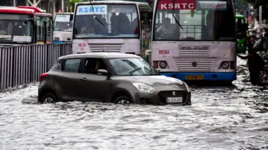 Thiruvananthapuram heavy rain : തിരുവനന്തപുരം വെള്ളത്തില്‍, ഓറഞ്ച് അലര്‍ട്ട് പ്രഖ്യാപിച്ചു, വിവിധ ജില്ലകളില്‍ ജാഗ്രതാ നിര്‍ദേശം