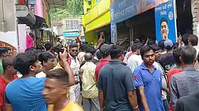 সরকারি কল থেকে জল চুরির অভিযোগ, জয়নগরে পঞ্চায়েত সমিতির সভাপতির বাড়ির সামনে বিক্ষোভ