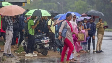 Karnataka rain Update: ಮುಂದಿನ 7 ದಿನ ರಾಜ್ಯದಲ್ಲಿ ಮಳೆ; ಬೆಂಗಳೂರು, ಕರಾವಳಿ ಭಾಗದಲ್ಲಿ ವರುಣಾರ್ಭಟ, ಉತ್ತರ ಕರ್ನಾಟಕದಲ್ಲಿ ಬಿಸಿಗಾಳಿ ಎಚ್ಚರಿಕೆ