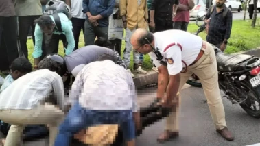 ಸುರತ್ಕಲ್ - ಲಾರಿ ಚಕ್ರಕ್ಕೆ ಸಿಲುಕಿ ಬೈಕ್ ಸವಾರ ಸ್ಥಳದಲ್ಲೇ ಸಾವು; ಇಬ್ಬರಿಗೆ ಗಂಭೀರ ಗಾಯ!