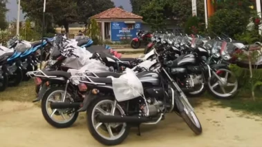 Top Mileage Bikes India: પેટ્રોલના વધતા ભાવથી પરેશાન વાહનચાલકો માટે મોટી રાહત, ભારતમાં ઉપલબ્ધ ૮૦ kmpl સુધીની માઇલેજ આપતી ટોપ ૧૦ બાઇક્સ