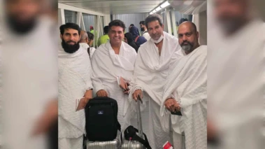 Pakistani cricket stars Wasim Akram, Misbah-ul-Haq leave for Haj