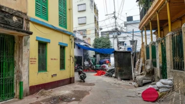 হেস্টিংসে মর্মান্তিক দুর্ঘটনা! বাতিস্তম্ভের আলো মাথায় পড়ে প্রাণ হারাল সাত বছরের শিশুকন্যা
