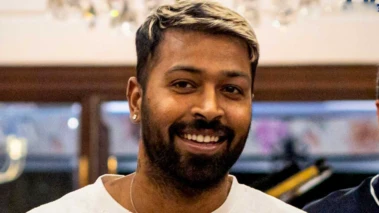 কেকেআর ম্যাচে হার্দিকের প্রত্যাবর্তনের জোর জল্পনা, রোহিত-সূর্যদের সঙ্গে কলকাতায় মুম্বই অধিনায়ক