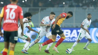 ISL Kolkata Derby: Late Drama Leaves East Bengal and Mohun Bagan Tied in Title Race