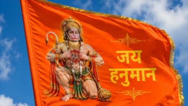 घर की छत पर क्यों लगाया जाता है हनुमान जी का झंडा? जानिए इसके चमत्कारी फायदे और नियम