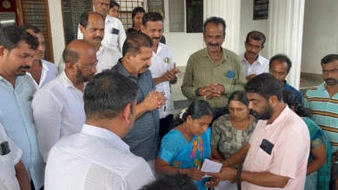 ಬಂಟ್ವಾಳ: ಕೊನೆಗೂ ಮಣಿದ ಅಧಿಕಾರಿಗಳು - ಹಕ್ಕುಪತ್ರ ನೀಡುವ ಲಿಖಿತ ಭರವಸೆ, ಪುಣಚ ಕುಟುಂಬಗಳ ಪ್ರತಿಭಟನೆ ವಾಪಸ್