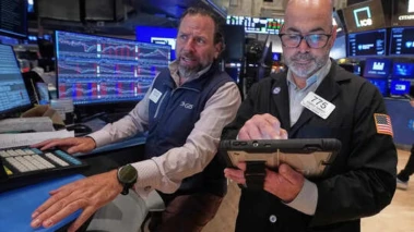 US Stock Market Declines Amid Rising Bond Yields and Mixed Global Performance