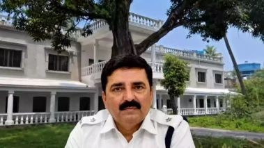 सरकारी तनख्वाह में करोड़ों का 'राजमहल'