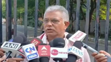সরকারি কর্মীদের ধড়ফড়ানি বাড়ালেন দিলীপ ঘোষ! ক্যাবিনেট মিটিংয়ের ঠিক আগে ডিএ নিয়ে তোলপাড় করা বয়ান!