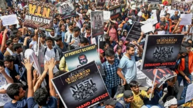 NEET Paper Leak: നീറ്റ് ചോദ്യപേപ്പര്‍ ചോര്‍ച്ച: പണം വാങ്ങി വിദ്യാര്‍ത്ഥികള്‍ക്ക് ചോദ്യങ്ങള്‍ കൈമാറിയെന്ന് സിബിഐ; സ്കൂള്‍ പ്രിൻസിപ്പല്‍ അറസ്റ്റില്‍