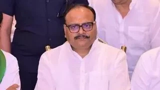 डिप्टी सीएम ब्रजेश पाठक के विमान का इंजन अचानक हुआ बंद, निकला धुआं, हुई इमरजेंसी लैंडिंग