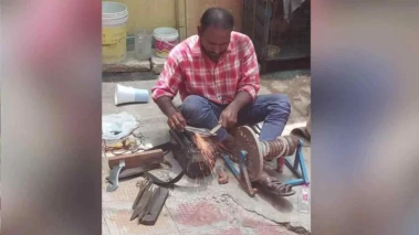 Knife sharpeners | హైదరాబాద్‌లో కత్తులకు పదును.. రోజుకు రూ. 2 వేల సంపాదన..!