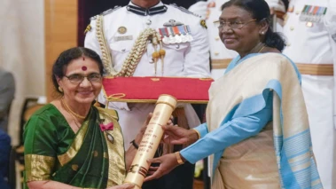 ಖ್ಯಾತ ವೈಯಲಿನ್ ವಾದಕಿ ಎನ್. ರಾಜಂ ಅವರಿಗೆ ಪದ್ಮ ವಿಭೂಷಣ ಪ್ರಶಸ್ತಿ ಪ್ರದಾನ