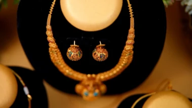 Gold Rate Today: सोने और चांदी की कीमतों में फिर मची हलचल, दिल्ली से मुंबई तक जानिए 22 मई के नए दाम