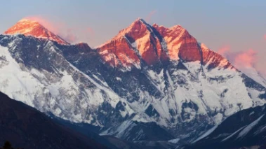 एक ही दिन में 274 पर्वतारोहियों ने फतह किया एवरेस्ट, टूट गया सालों पुराना रिकॉर्ड