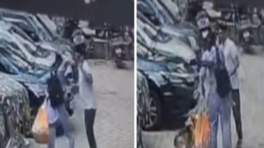 "மனிதாபிமானம் செத்துப்போச்சா..?" நாயை எட்டி உதைத்த 58 வயது நபர்.. தட்டிக்கேட்ட பெண்ணுக்கும் விழுந்த அறை.. பதறவைக்கும் சிசிடிவி காட்சி..!!