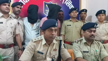 सीवान : अंतरराज्यीय वाहन चोर गिरोह का सरगना गिरफ्तार, चोरी की बाइक समेत हथियार व कारतूस बरामद