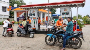Oil jumps 2% as Iran-US peace prospects remain uncertain despite ongoing talks