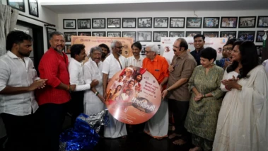 'சாருகேசி' படக்குழுவை பாராட்டிய ரஜினிகாந்த்.