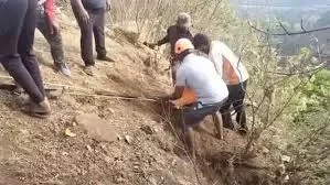महाराष्ट्र के अम्बेनाली घाट में कार खाई में गिरी, आठ की मौत