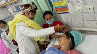 गोरखपुर में शादी की दिल छू लेने वाली घटना, दूल्हे ने ICU में दुल्हन को लगाया सिंदूर