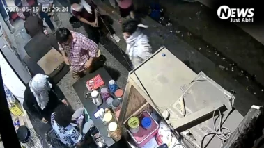 ग्रेटर नोएडा: मुंह पर कपड़ा बांधकर आए दबंगों ने चाय स्टॉल वाले को बुरी तरह पीटा; CCTV में कैद हुई बेरहमी​