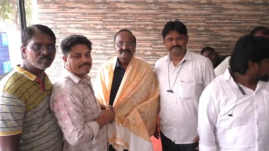 எங்கள் வாழ்வாதாரத்தை காப்பாற்றுங்கள் - ஆவடி எம்.எல்.ஏ விடம் வியாபாரிகள் சங்கம் கோரிக்கை