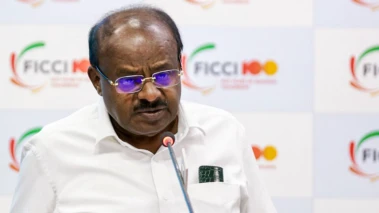 Govt meets industry to accelerate rollout of electric buses and trucks
