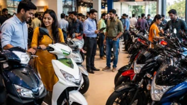 अप्रैल 2026 में टू-व्हीलर की डिमांड जबरदस्त बढ़ी,  ई-व्हीकल्स सेल्स में 68% तेजी, ये रही बड़ी वजहें