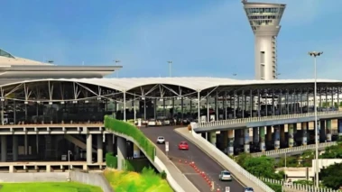 Shamshabad Airport : శంషాబాద్‌ ఎయిర్‌పోర్టులో కలకలం...ఆ విమానానికి  బాంబు బెదిరింపు మెయిల్..