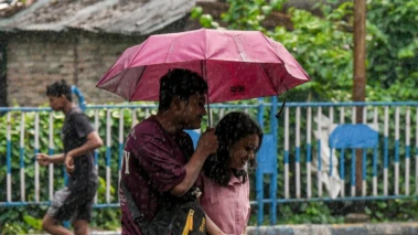 Weather Forecast: হাঁসফাঁস গরমের বিদায়বার্তা! দক্ষিণবঙ্গে ধেয়ে আসছে তুমুল ঝড়-বৃষ্টি, ভিজবে কী তিলোত্তমা?