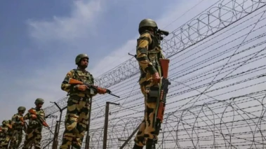 बांग्लादेश सीमा पर बड़ा एक्शन! शुभेंदु सरकार ने BSF को सौंपी 27 किमी जमीन, 18 किमी इलाके में लगेगी कंटीले तारों की बाड़