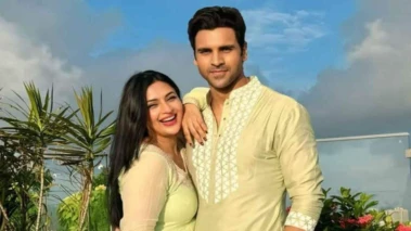 शादी के 10 साल बाद मां बनीं टीवी एक्ट्रेस दिव्यांका त्रिपाठी, जुड़वां बेटों को दिया जन्म