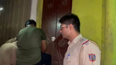 बलिया में स्पा सेंटर पर दिल्ली पुलिस का छापा, 7 नाबालिग लड़कियों को छुड़ाया; सेंटर सील