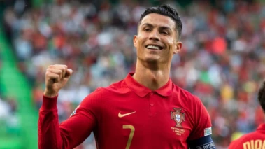 Cristiano Ronaldo: गरीबी और संघर्ष से निकलकर फुटबॉल के सुपरस्टार बनने की प्रेरणादायक कहानी